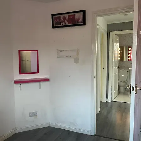 Impeccable 4 Bedroom Hiuse