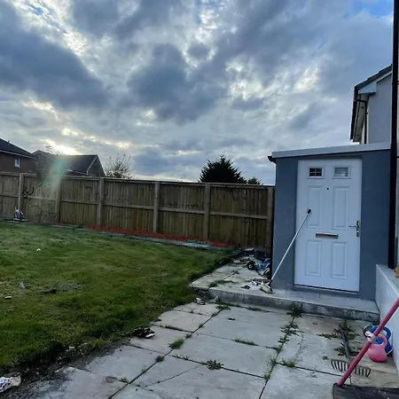 Impeccable 4 Bedroom Hiuse *