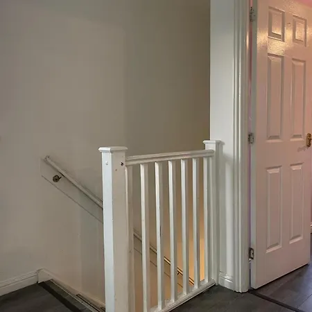 Impeccable 4 Bedroom Hiuse Дом отдыха