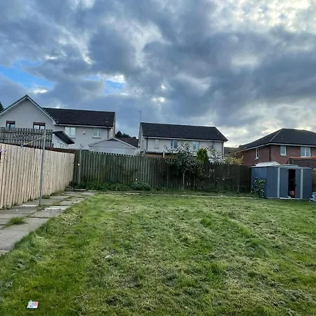 Дом отдыха Impeccable 4 Bedroom Hiuse