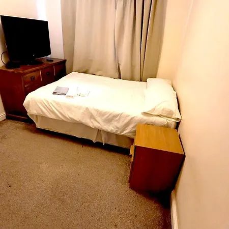 Villa - Entire House - Free Parking , Free Super Fast Wifi , Private Garden & Parking Security