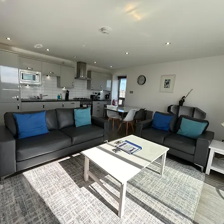 Principal - Clyde Waterfront Apartment