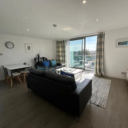 Principal - Clyde Waterfront Apartment