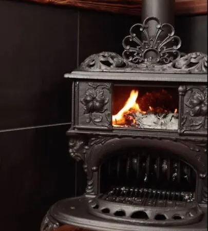 Snug 30ft Narrowboat With Indoor Fireplace * Glasgow