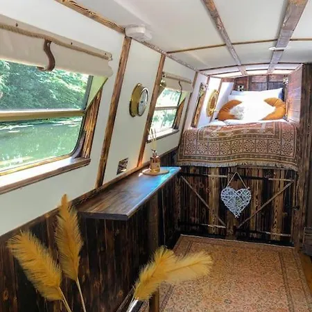 Snug 30ft Narrowboat With Indoor Fireplace Ботель Глазго