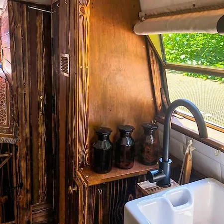 Snug 30ft Narrowboat With Indoor Fireplace * Глазго