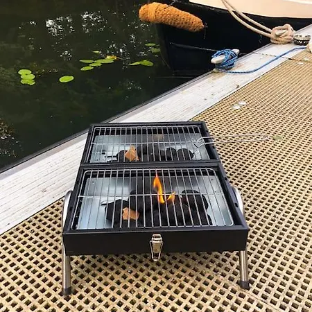 Snug 30ft Narrowboat With Indoor Fireplace Botel Glasgow