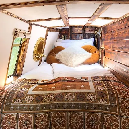 Botel Snug 30ft Narrowboat With Indoor Fireplace
