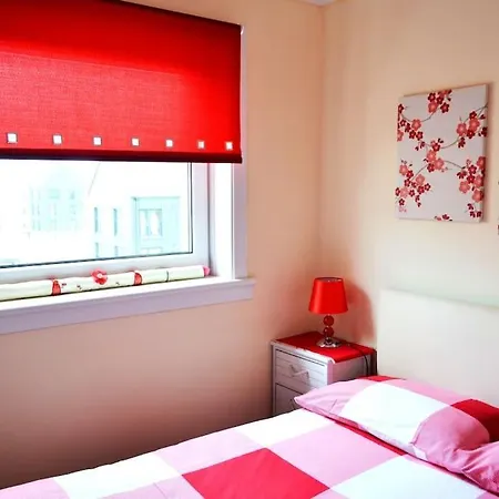3 Bedroom - Free Parking & Wifi 350mbps Appartement