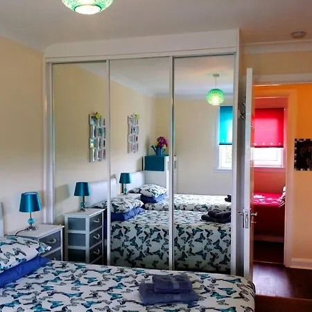 3 Bedroom - Free Parking & Wifi 350mbps * Glasgow