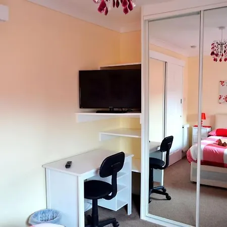 3 Bedroom - Free Parking & Wifi 350mbps