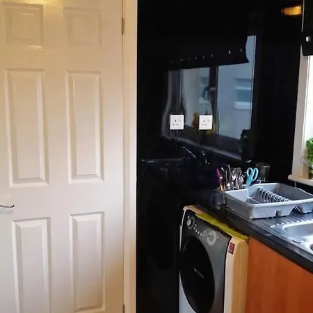 شقة 3 Bedroom - Free Parking & Wifi 350mbps غلاسغو