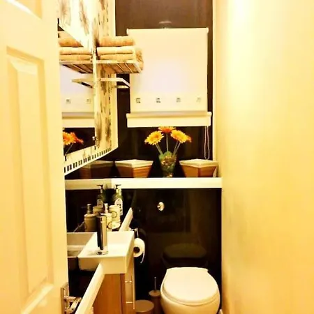 3 Bedroom - Free Parking & Wifi 350mbps Apartamento Glasgow
