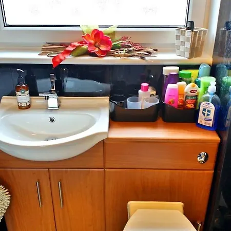 3 Bedroom - Free Parking & Wifi 350mbps * Glasgow