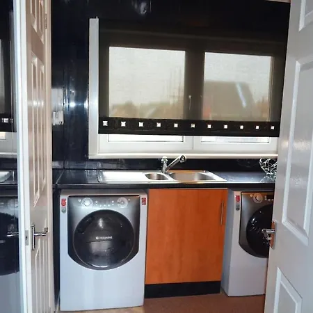 3 Bedroom - Free Parking & Wifi 350mbps Apartamento *