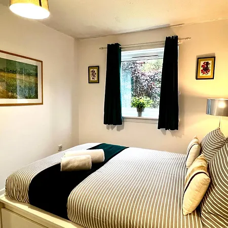 Ground Floor Flat With Free Parking & Wifi Glasgow