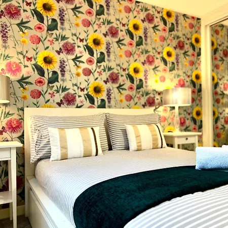 Ground Floor Flat With Free Parking & Wifi