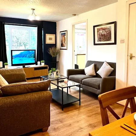 Apartment Ground Floor Flat With Free Parking & Wifi