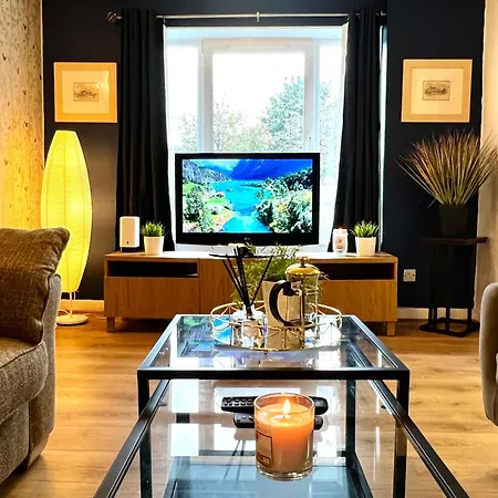 Ground Floor Flat With Free Parking & Wifi Glasgow