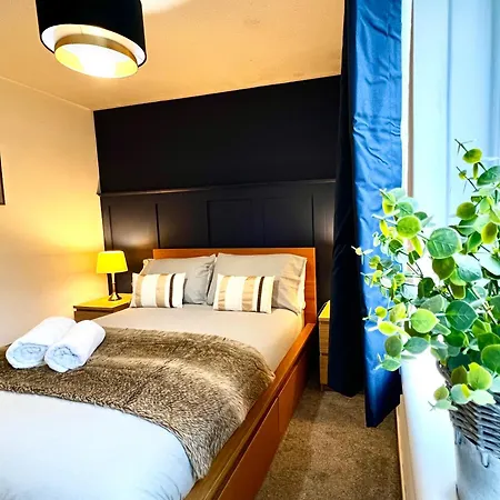 Apartment Ground Floor Flat With Free Parking & Wifi
