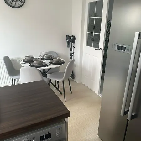 Apartman Black Daisy Glasgow
