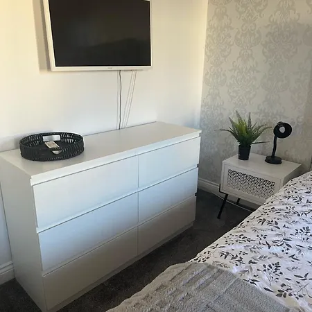 Apartment Black Daisy Glasgow