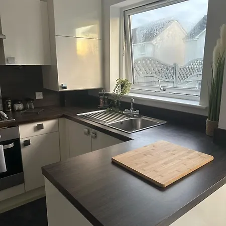 Black Daisy Apartment Glasgow