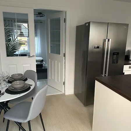 Black Daisy Apartment Glasgow