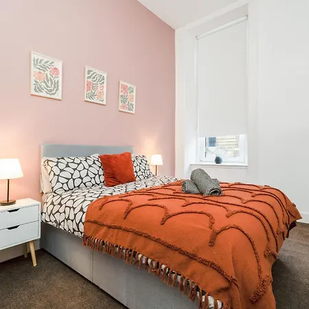 4 Beds - Gateway Getaway With Free Parking Appartamento Glasgow