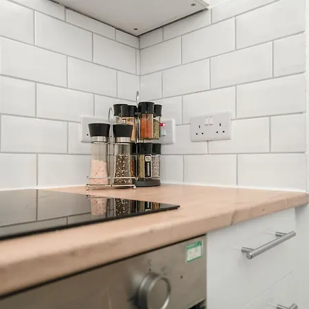 Lägenhet 4 Beds - Gateway Getaway With Free Parking Glasgow