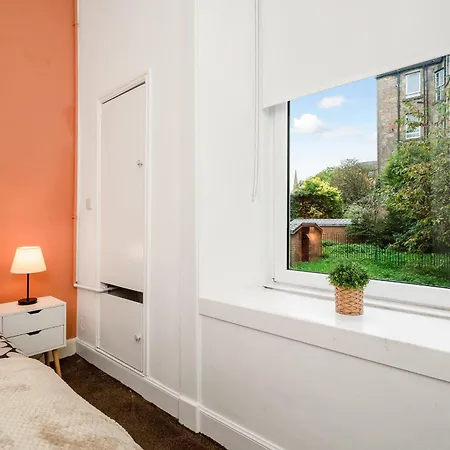 4 Beds - Gateway Getaway With Free Parking Glasgow