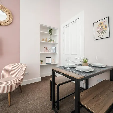 4 Beds - Gateway Getaway With Free Parking Appartamento Glasgow