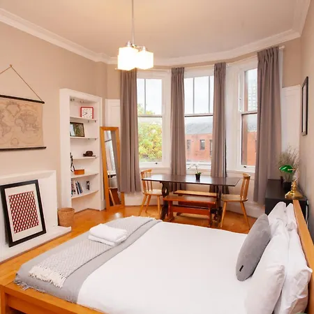 Beautiful 2 Bed Rose St Apartment