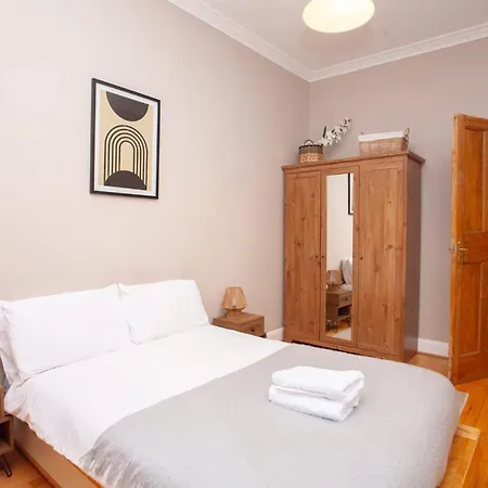 Beautiful 2 Bed Rose St Apartment Glasgow