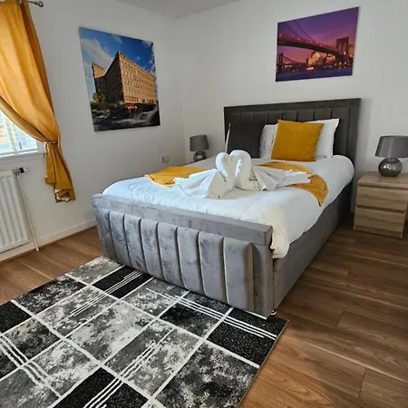 Silverburn New House With Free Parking And Garden