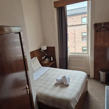 Douglas Hotel 3*