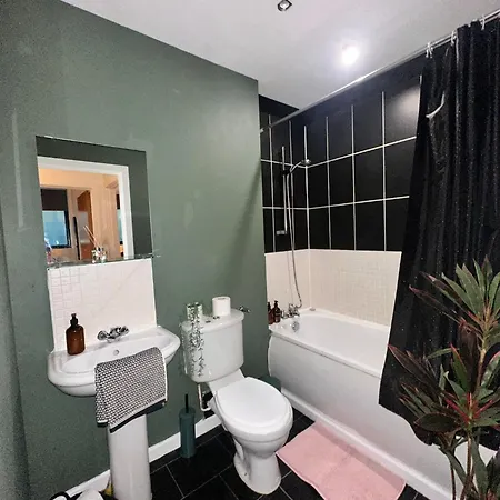 Stylish 2 Bed Retreat * Glasgow