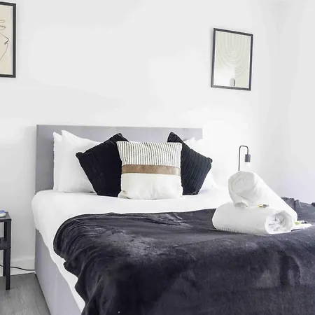 2 Bdr House By Caledonia Luxe Short Lets & Serviced بيت للعطل *