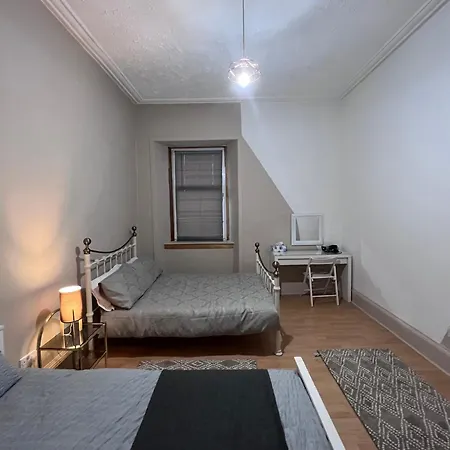 Traditional 5 Bedroom House Free Parking Westend * Glasgow