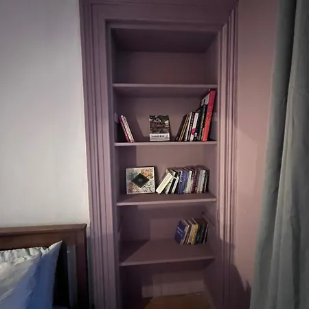 Traditional 5 Bedroom House Free Parking Westend *