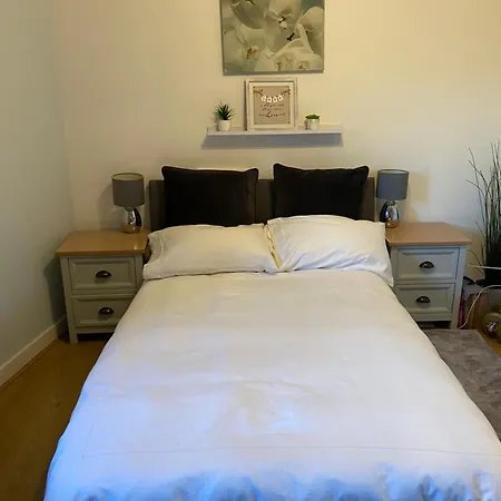 Metropolitan Nest - Easy Walk To Hydro & Secc Center Apartment