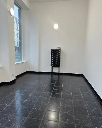 Апартаменты Comfy Two Bedroom Right In The City Center *