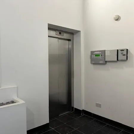 Comfy Two Bedroom Right In The City Center Апартаменты *