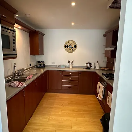 Comfy Two Bedroom Right In The City Center