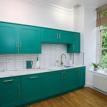 Apartment Lovely Spacious 2 Bed Flat *