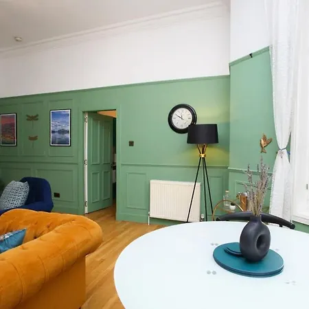 Lovely Spacious 2 Bed Flat Glasgow