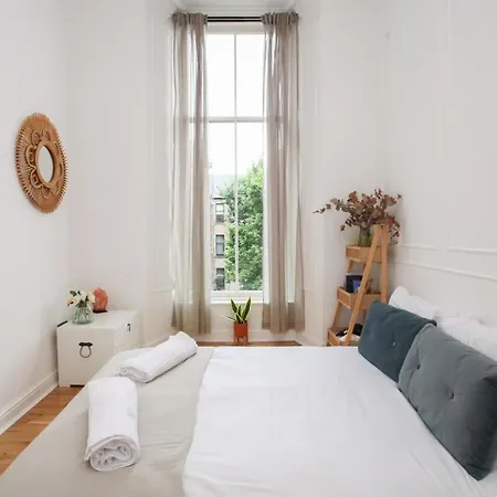 Lovely Spacious 2 Bed Flat Glasgow