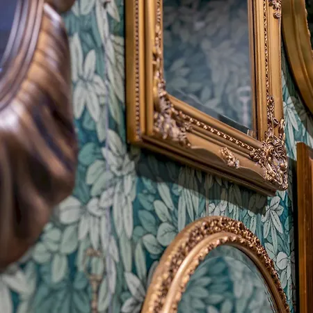 Pass The Keys Magical Mews Hideaway: Quirky Experience Holiday home Glasgow