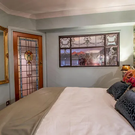 Pass The Keys Magical Mews Hideaway: Quirky Experience * Glasgow
