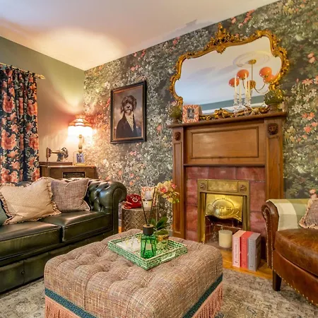 Holiday home Pass The Keys Magical Mews Hideaway: Quirky Experience Glasgow